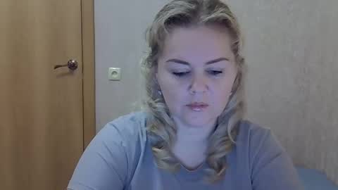 Snapshot of karennelsonx chatting on November 25, 2025, 12:27 pm karennelsonx online show from November 25, 2025, 12:27 pm