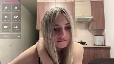 Snapshot of karensimilton chatting on July 24, 2026, 3:54 pm May online show from July 24, 2026, 3:54 pm