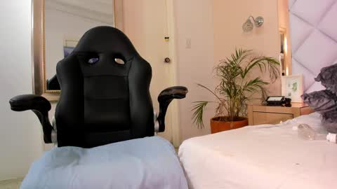 Karina online show from February 25, 2025, 7:42 am