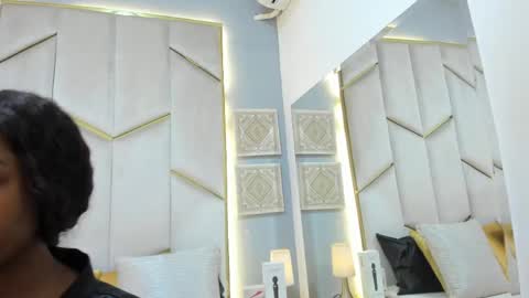 karinaacox online show from April 22, 2026, 12:28 pm