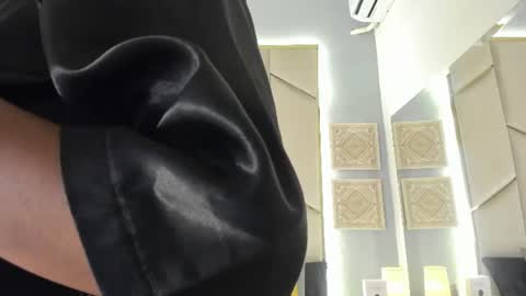 Snapshot of karinaacox chatting on July 28, 2026, 12:01 pm karinaacox online show from July 28, 2026, 12:01 pm