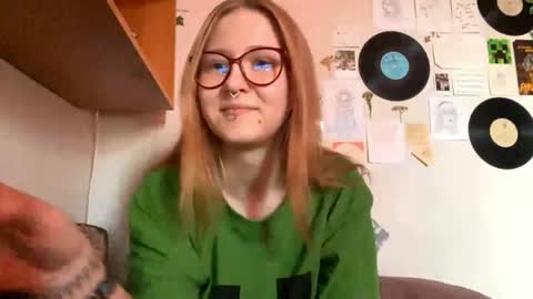 Karina online show from April 25, 2026, 1:41 pm