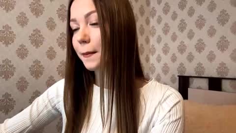 Snapshot of karinapfefferkorn chatting on October 14, 2025, 3:40 am Violet online show from October 14, 2025, 3:40 am