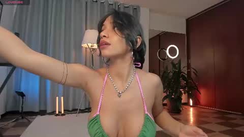 Snapshot of karinnixx chatting on July 4, 2026, 5:19 pm Karin online show from July 4, 2026, 5:19 pm