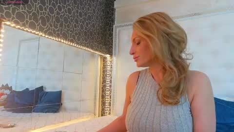 Snapshot of karissia_ chatting on May 4, 2026, 4:19 am KARISSIA online show from May 4, 2026, 4:19 am