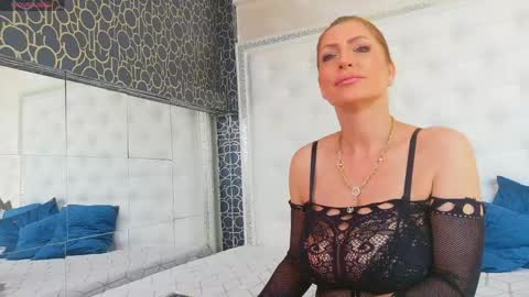Snapshot of karissia_ chatting on June 8, 2026, 4:13 am KARISSIA online show from June 8, 2026, 4:13 am