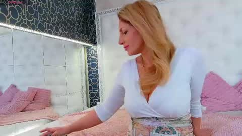Snapshot of karissia_ chatting on July 12, 2026, 4:14 am KARISSIA online show from July 12, 2026, 4:14 am