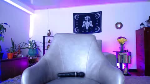 Y  ZAHRA  im expecting 200 thumbs up on my altar  online show from February 6, 2025, 6:13 pm