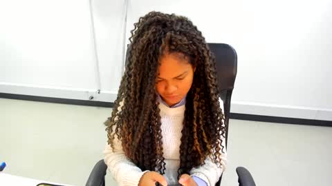 Snapshot of karla_cg chatting on February 26, 2025, 12:49 am karla_cg online show from February 26, 2025, 12:49 am