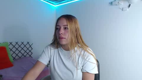 Snapshot of karla_charloby chatting on September 23, 2025, 1:25 pm Karla online show from September 23, 2025, 1:25 pm