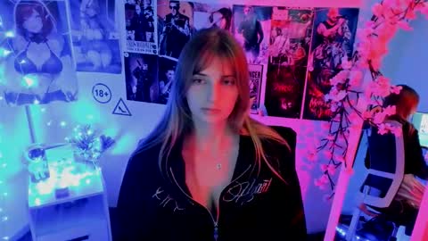 Snapshot of karla_flower chatting on November 14, 2025, 3:33 pm Karla online show from November 14, 2025, 3:33 pm