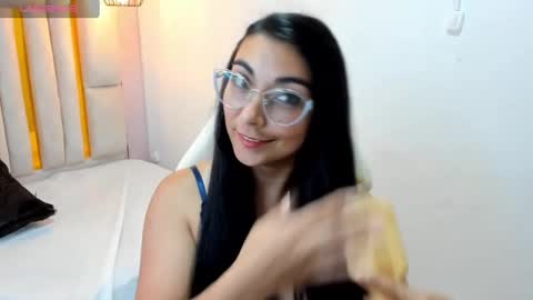 Snapshot of karla_hernandez chatting on February 14, 2025, 10:49 am Karla online show from February 14, 2025, 10:49 am