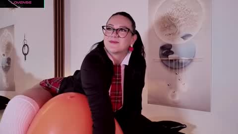 karla online show from October 18, 2025, 11:55 am