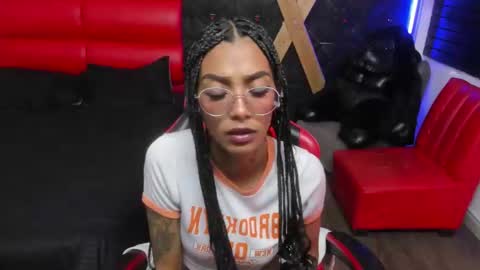 karlaslutskinny__ online show from April 29, 2026, 9:43 pm