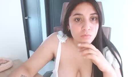 Snapshot of karlie_kloy chatting on December 18, 2025, 5:41 pm kloy online show from December 18, 2025, 5:41 pm