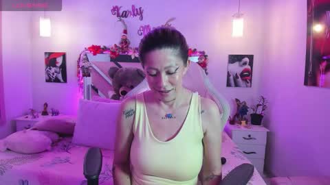 Snapshot of karly_moonn chatting on November 30, 2025, 10:47 pm Karly Moonns online show from November 30, 2025, 10:47 pm