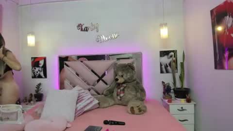 Snapshot of karly_moonn chatting on June 18, 2026, 9:47 am Karly Moonns online show from June 18, 2026, 9:47 am