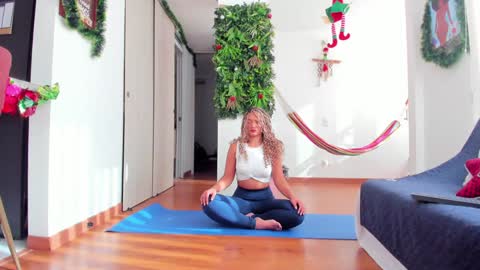 Snapshot of karlye_5 chatting on December 17, 2024, 1:05 pm Karlye online show from December 17, 2024, 1:05 pm