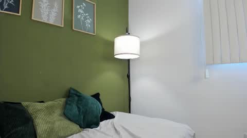 Snapshot of karlye_5 chatting on September 17, 2025, 12:18 pm Karlye online show from September 17, 2025, 12:18 pm