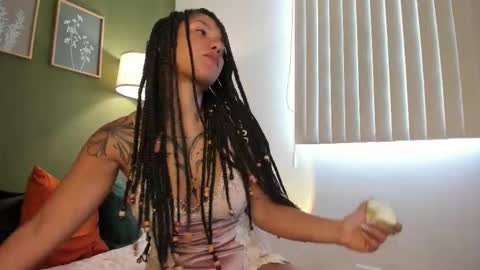 Snapshot of karlye_5 chatting on October 20, 2025, 12:16 pm Karlye online show from October 20, 2025, 12:16 pm