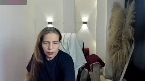 KARLYE online show from June 19, 2026, 2:49 am