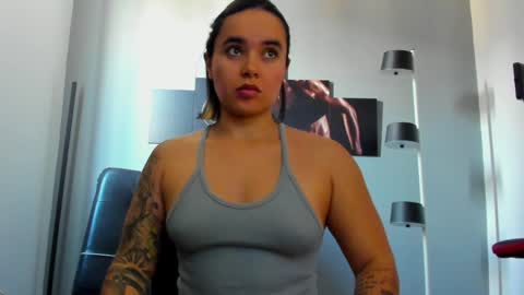 Snapshot of karlyjons_ chatting on December 18, 2024, 4:06 pm online show from December 18, 2024, 4:06 pm