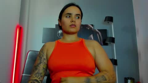 Snapshot of karlyjons_ chatting on January 22, 2025, 7:34 pm online show from January 22, 2025, 7:34 pm