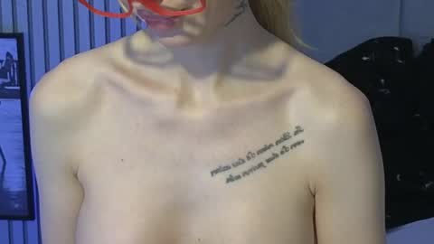 Julia online show from April 28, 2026, 2:27 am