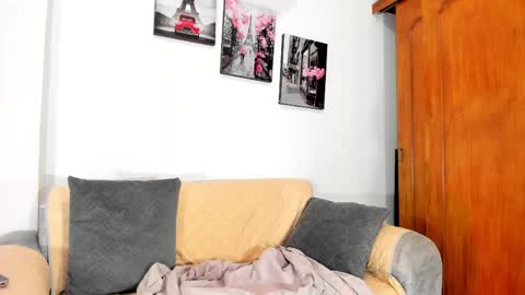 karol_w10 online show from April 2, 2026, 12:14 pm