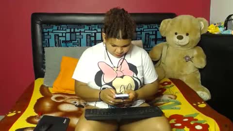 Snapshot of karolhot916 chatting on January 21, 2025, 12:04 am karol online show from January 21, 2025, 12:04 am
