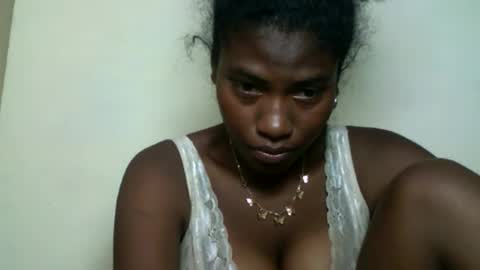 Snapshot of karoliee chatting on April 15, 2026, 7:58 pm karoliee online show from April 15, 2026, 7:58 pm