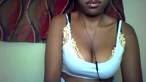 Snapshot of karoliee chatting on June 1, 2026, 7:32 am karoliee online show from June 1, 2026, 7:32 am