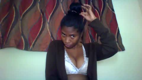 Snapshot of karoliee chatting on July 13, 2026, 1:58 pm karoliee online show from July 13, 2026, 1:58 pm