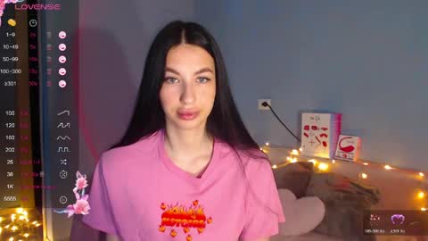 Kira online show from April 27, 2026, 2:09 am