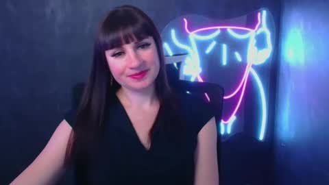 Snapshot of karolina_mia chatting on December 3, 2024, 9:44 am Caroline online show from December 3, 2024, 9:44 am