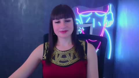 Snapshot of karolina_mia chatting on December 5, 2024, 9:39 am Caroline online show from December 5, 2024, 9:39 am