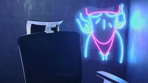 Snapshot of karolina_mia chatting on December 6, 2024, 6:15 am Caroline online show from December 6, 2024, 6:15 am