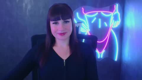 Snapshot of karolina_mia chatting on December 6, 2024, 9:43 am Caroline online show from December 6, 2024, 9:43 am