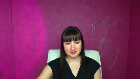 Snapshot of karolina_mia chatting on December 22, 2024, 6:49 am Caroline online show from December 22, 2024, 6:49 am