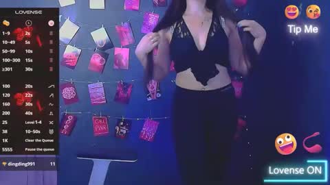 Snapshot of karolina_mia chatting on November 27, 2025, 9:00 am Caroline online show from November 27, 2025, 9:00 am