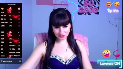 Caroline online show from December 3, 2025, 7:05 am