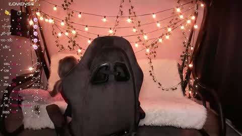 Snapshot of karolinahayes chatting on December 14, 2025, 10:09 am KarolinaHayes online show from December 14, 2025, 10:09 am