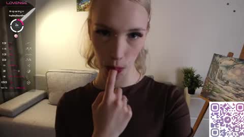 Snapshot of karoline__whitee chatting on June 10, 2026, 10:19 pm Karoline online show from June 10, 2026, 10:19 pm