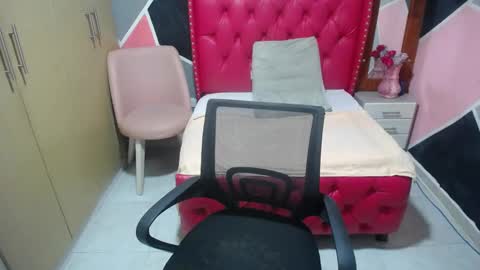 Snapshot of karoline_lov2 chatting on February 3, 2025, 7:42 pm karoline_lov2 online show from February 3, 2025, 7:42 pm