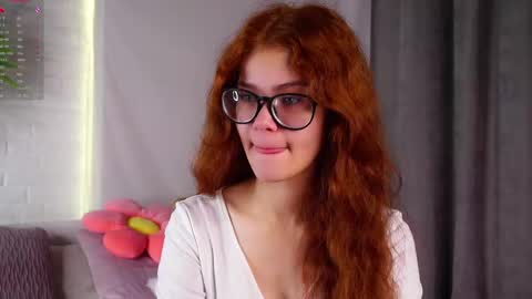 Snapshot of karolinerush chatting on May 17, 2026, 1:18 pm lina online show from May 17, 2026, 1:18 pm