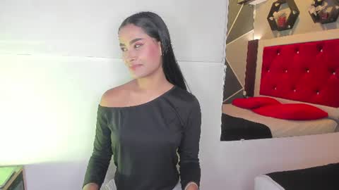Snapshot of karoll014 chatting on June 26, 2026, 1:04 pm Karol online show from June 26, 2026, 1:04 pm