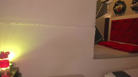 Snapshot of karoll014 chatting on July 2, 2026, 12:11 pm Karol online show from July 2, 2026, 12:11 pm