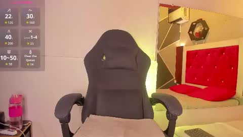 Snapshot of karoll014 chatting on July 16, 2026, 4:35 pm Karol online show from July 16, 2026, 4:35 pm