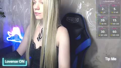 Snapshot of karolynafox chatting on May 16, 2026, 8:11 am Caroline Fox online show from May 16, 2026, 8:11 am