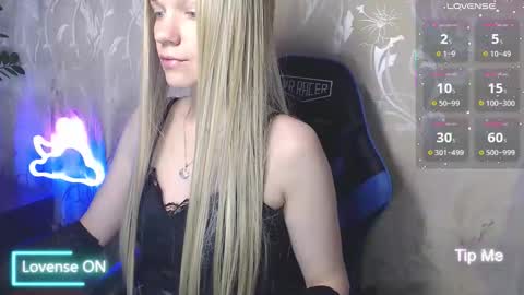 Snapshot of karolynafox chatting on May 16, 2026, 11:20 am Caroline Fox online show from May 16, 2026, 11:20 am